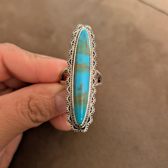 Vintage Silver and Blue Ring with Intricate Design - Picture 2 of 3